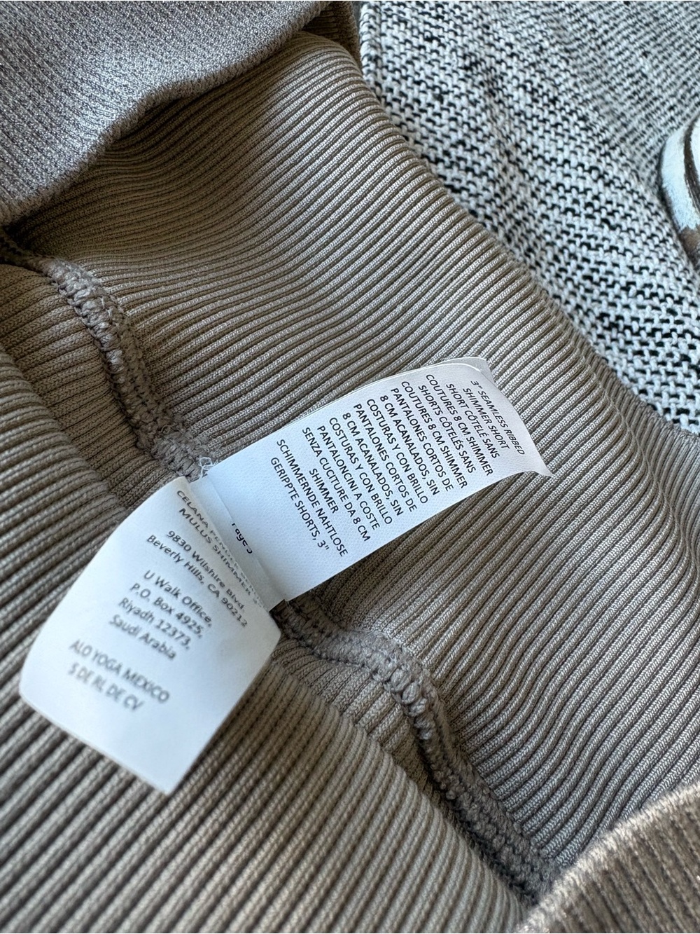 ALO Yoga Ribbed High-Rise Seamless Shimmer Bike Shorts in Taupe Gravel Small - Picture 6 of 8